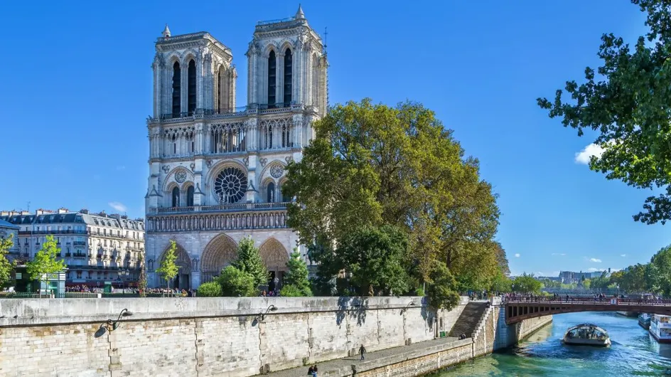 L'Agence : ce triplex de 380 m2 en plein coeur de Paris offre une vue imprenable sur la Seine et Notre Dame