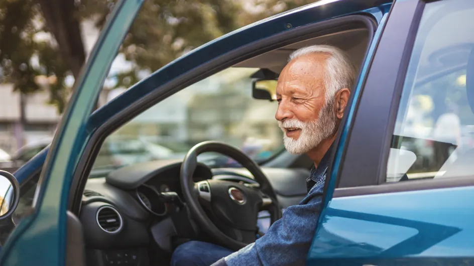 Permis de conduire : bientôt une nouvelle vignette pour les automobilistes seniors ?