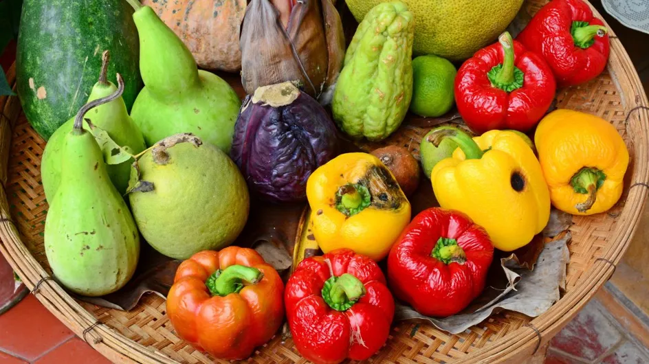 Fruits et légumes moisis : peut-on toujours les consommer après avoir retiré la peau ? Voici la réponse !