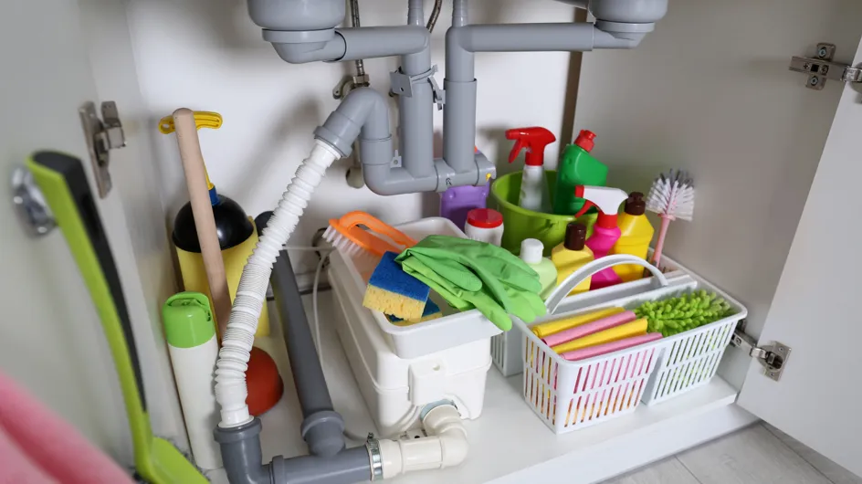 Si vous stockez ces objets sous votre évier de cuisine, vous commettez une grosse erreur !