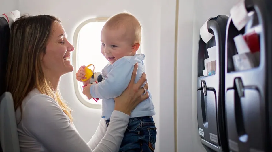 Cette maman prend l'avion avec son enfant de 4 mois et fait un cadeau inattendu aux autres passagers