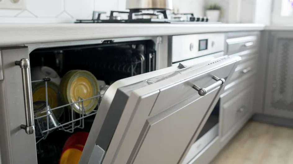 Pourquoi vous devriez toujours placer un torchon dans votre lave-vaisselle ?