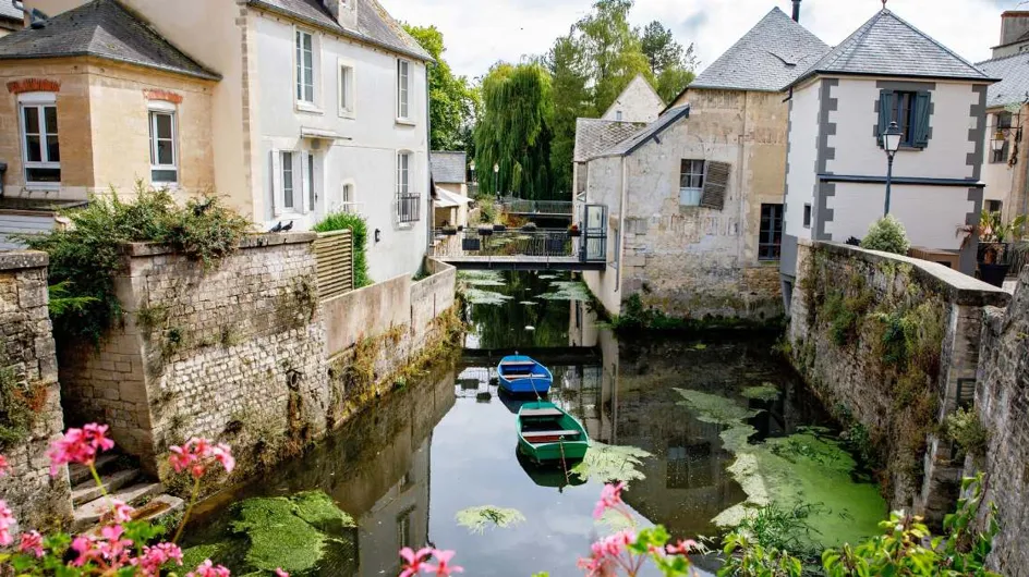 Ce village normand pittoresque vient d'obtenir le label "Plus beau village de France" (on le surnomme "La petite Rome")