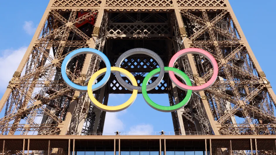 Jeux Olympiques de Paris 2024 : LVMH dévoile la tenue éco-responsable des bénévoles pour les cérémonies des médailles