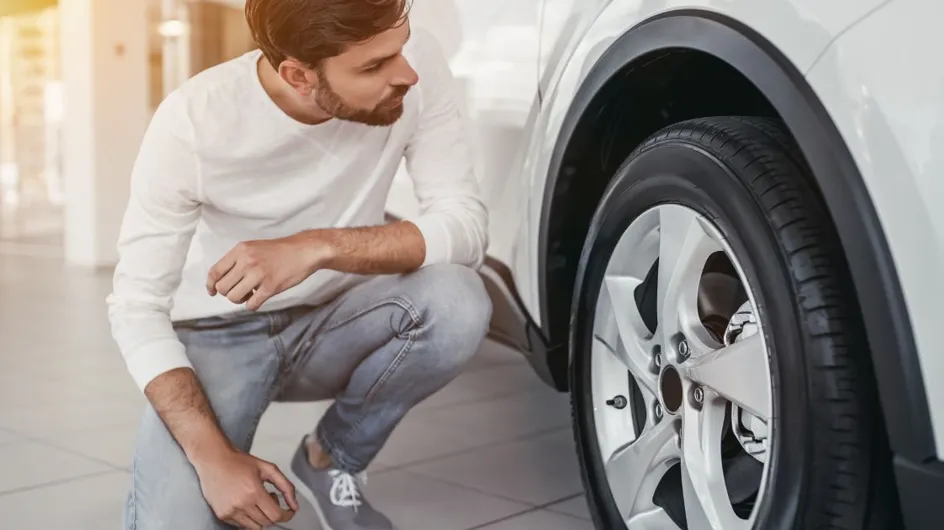 Sécurité : ce code méconnu permet de savoir s’il est temps de changer vos pneus