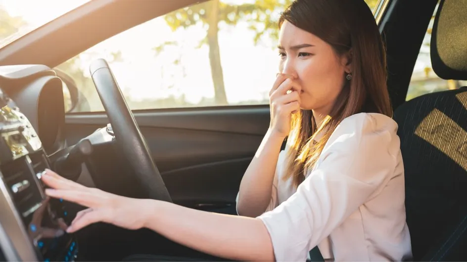 Voiture : ces 6 odeurs étranges dans votre véhicule à ne surtout jamais ignorer