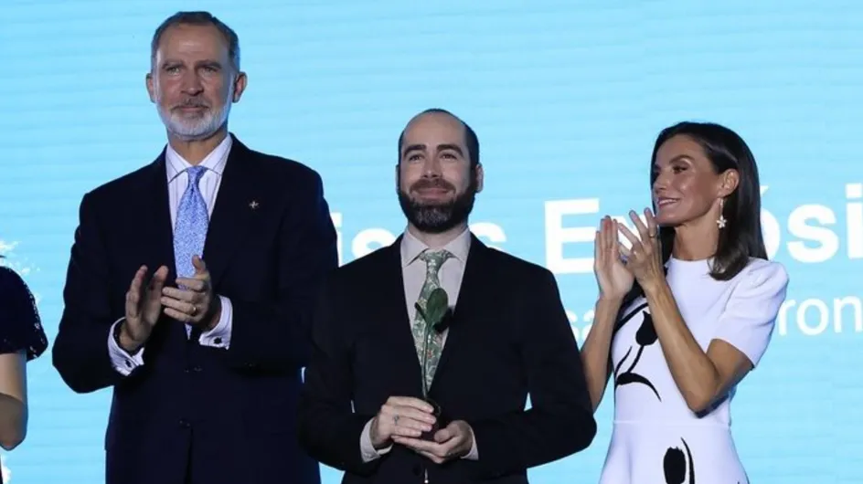 El look elegante de Letizia en Girona que será la inspiración perfecta para invitadas en 2024 (y de una firma española)