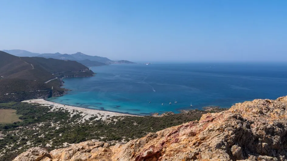 L'Agence : cette villa moderne vue mer en Corse est un véritable spectacle vendu par les Kretz