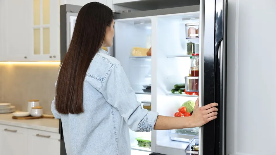 Ce geste que l'on fait presque tous peut considérablement augmenter la propagation des bactéries dans votre frigo
