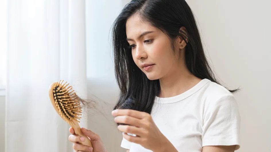 Cheveux clairsemés : ces 7 ingrédients fréquents dans les soins cheveux qui favorisent leur chute, selon les experts