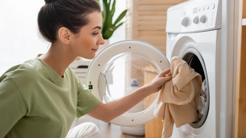 Lave-linge : cette erreur que l'on commet (presque) tous avec sa lessive fait grimper la facture d'électricité