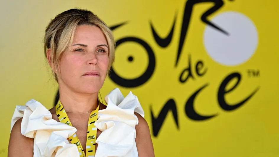 Laura Tenoudji : sa tenue chic et estivale aux couleurs du Tour de France fait sensation à Nice