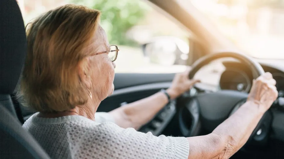 Conduite après 60 ans : ces 6 critères à connaître pour bien choisir une voiture pour les seniors