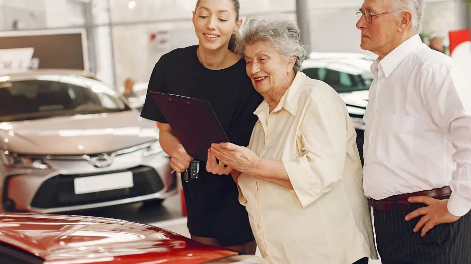 Conduite après 60 ans : voici 3 conseils pour trouver le meilleur prêt auto quand on est à la retraite