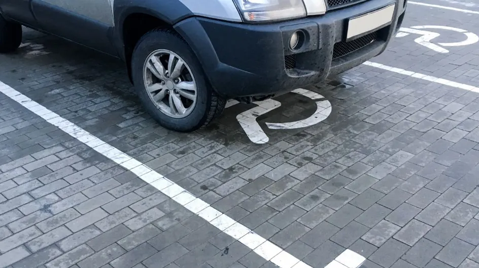 Cette personne en situation de handicap se voit retirer sa voiture au profit d'un véhicule diplomatique pendant les JO