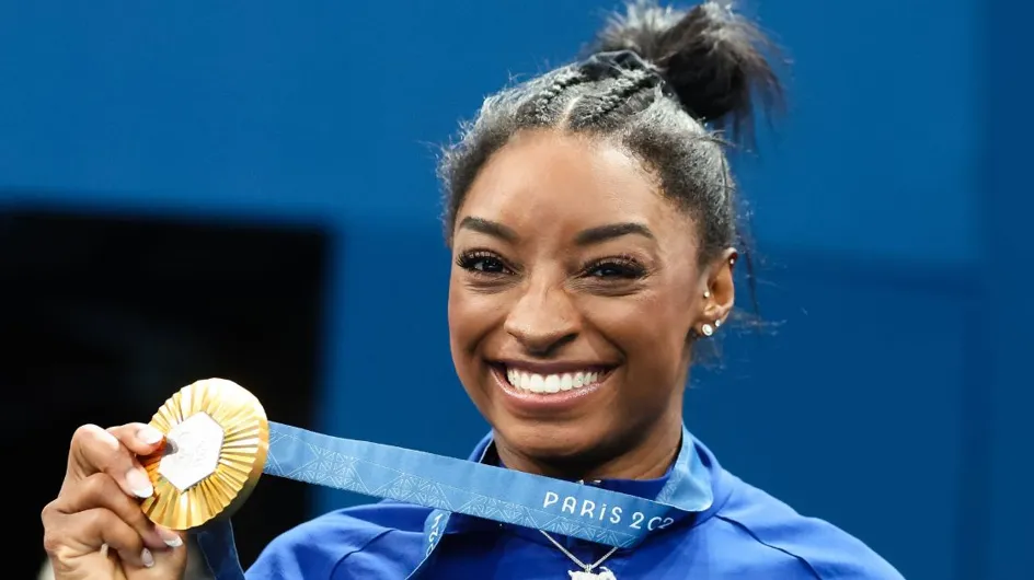 Jeux olympiques de Paris : Simone Biles remporte sa 6e médaille d’or, cet accessoire insolite de la gymnaste fait réagir
