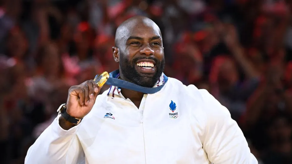 VIDEO - Teddy Riner médaillé d'or : cette accolade émouvante avec son pote Omar Sy (ils sont rejoints par sa fille)