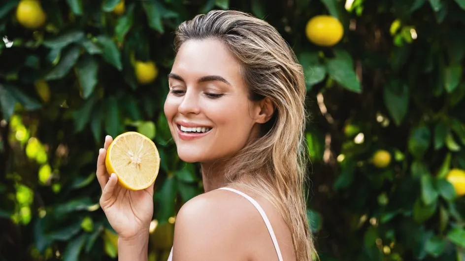 "Je suis coiffeuse et voici mes astuces pour éclaircir naturellement vos cheveux avec du citron cet été"