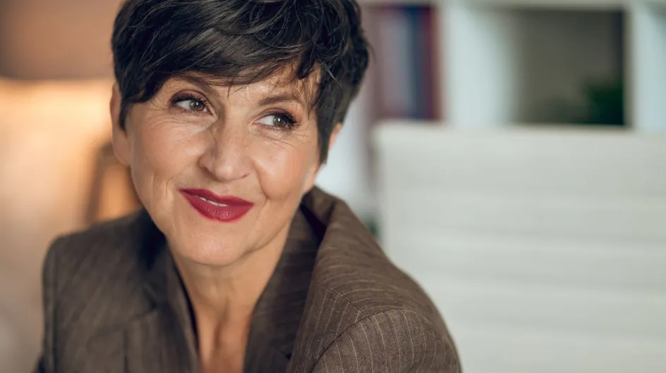 Coupe courte effilée après 60 ans : 3 manières chics et rajeunissantes de porter vos cheveux courts pour vous rajeunir