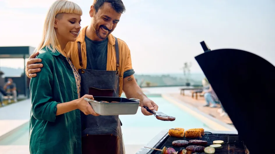 Barbecue : ce type de viande est la plus dangereuse cuite de cette manière, selon l'Anses