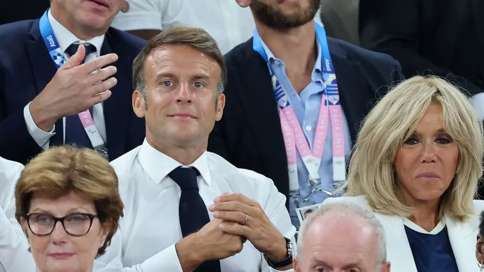 Emmanuel et Brigitte Macron s'éclatent en tribunes avec enfants et petits-enfants (PHOTOS)