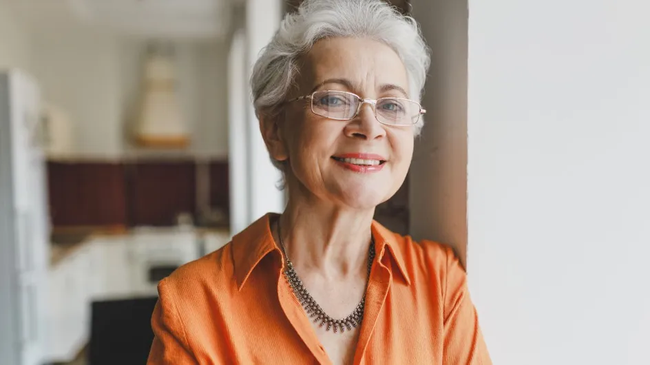 Coupe de cheveux après 70 ans : voici les meilleures coupes courtes avec des lunettes pour se rajeunir (cheveux courts)