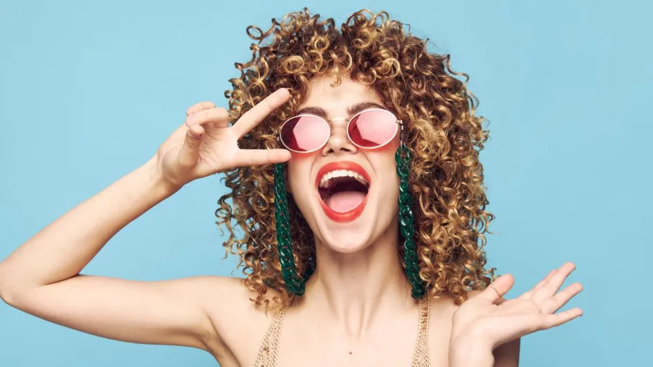 Disco curls : cette coiffure rétro des 70's est la grande tendance de la rentrée (pour un maxi volume)