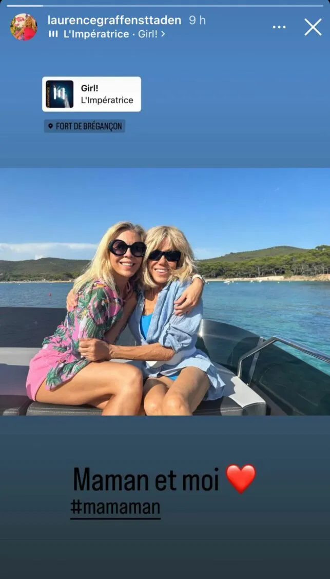 Brigitte Macron en maillot de bain Maman et moi