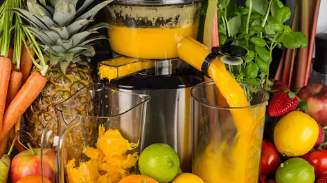 Faire des jus maison avec l'extracteur de jus Aicok Horizontal