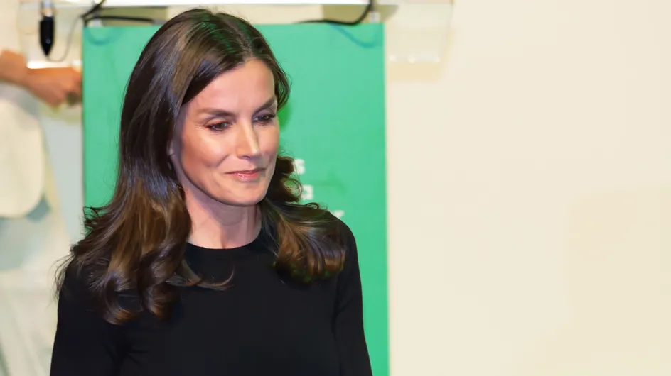 Letizia vuelve a apostar por el negro y sus icónicos aretes en la inauguración de la nueva temporada del Teatro Real