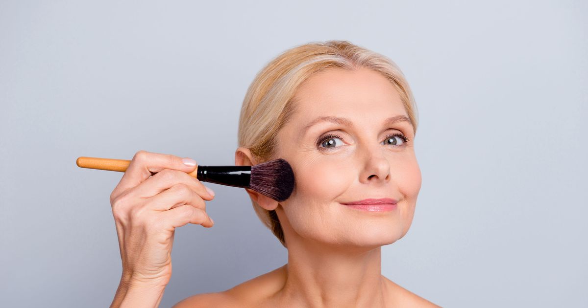 Maquillage après 60 ans : je suis maquilleuse et voici 6 erreurs