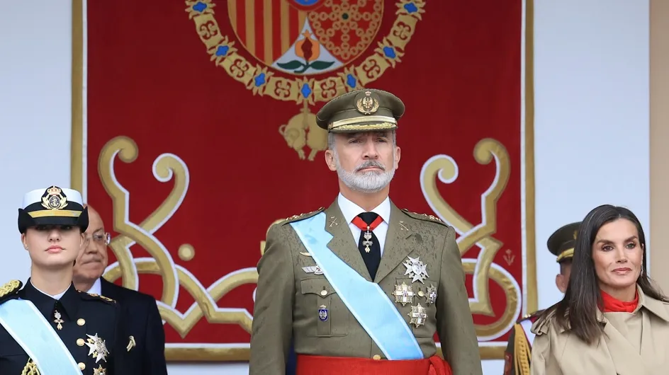 Letizia recicla un diseño de Poète en el Día de la Hispanidad y rinde homenaje a las firmas españolas desaparecidas