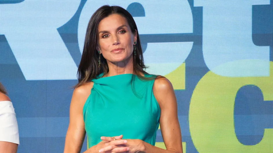 Letizia luce radiante con un vestido negro de lentejuelas y joyas Cartier en la 75ª edición de los Premios Planeta