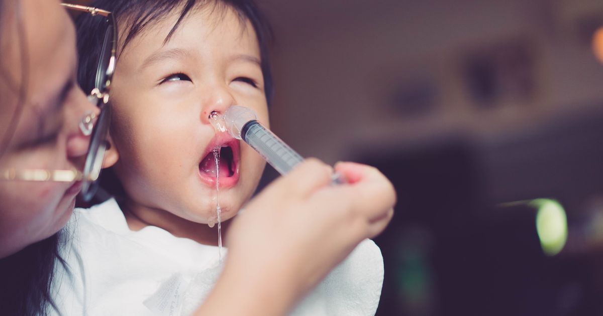Seringues nasales pour déboucher le nez de bébé : bonne ou mauvaise idée ? Cette pédiatre depuis 40 ans est formelle !