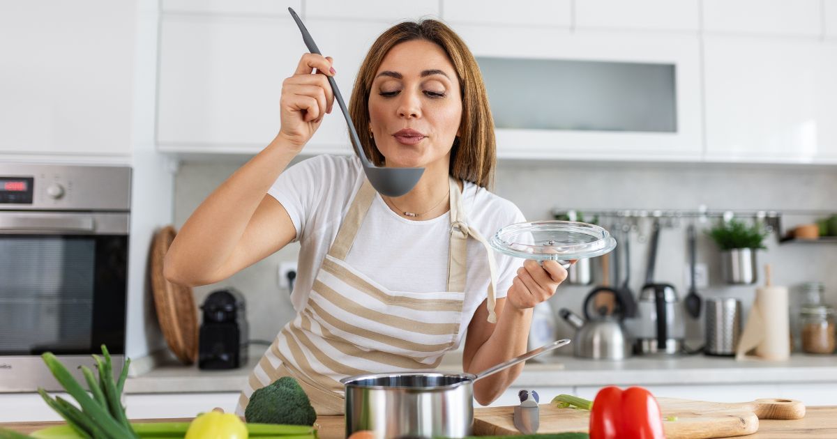 専門家によると、消化を良くするために2025年に控えるべき6つの食品は次のとおりです