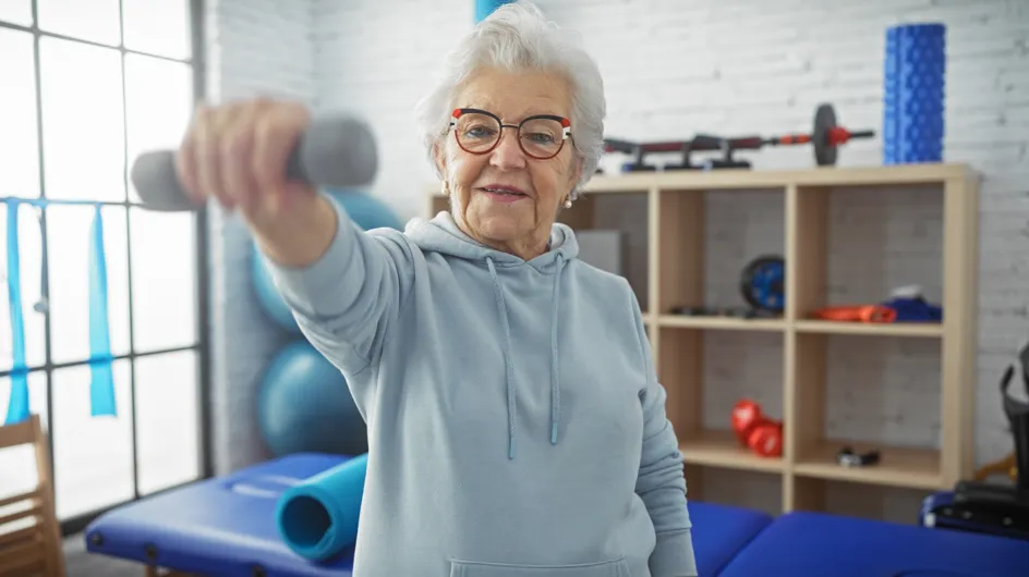 A sus 90 años, esta mujer sigue en forma gracias a esta rutina deportiva de 5 pasos: sencilla y efectiva para cualquiera