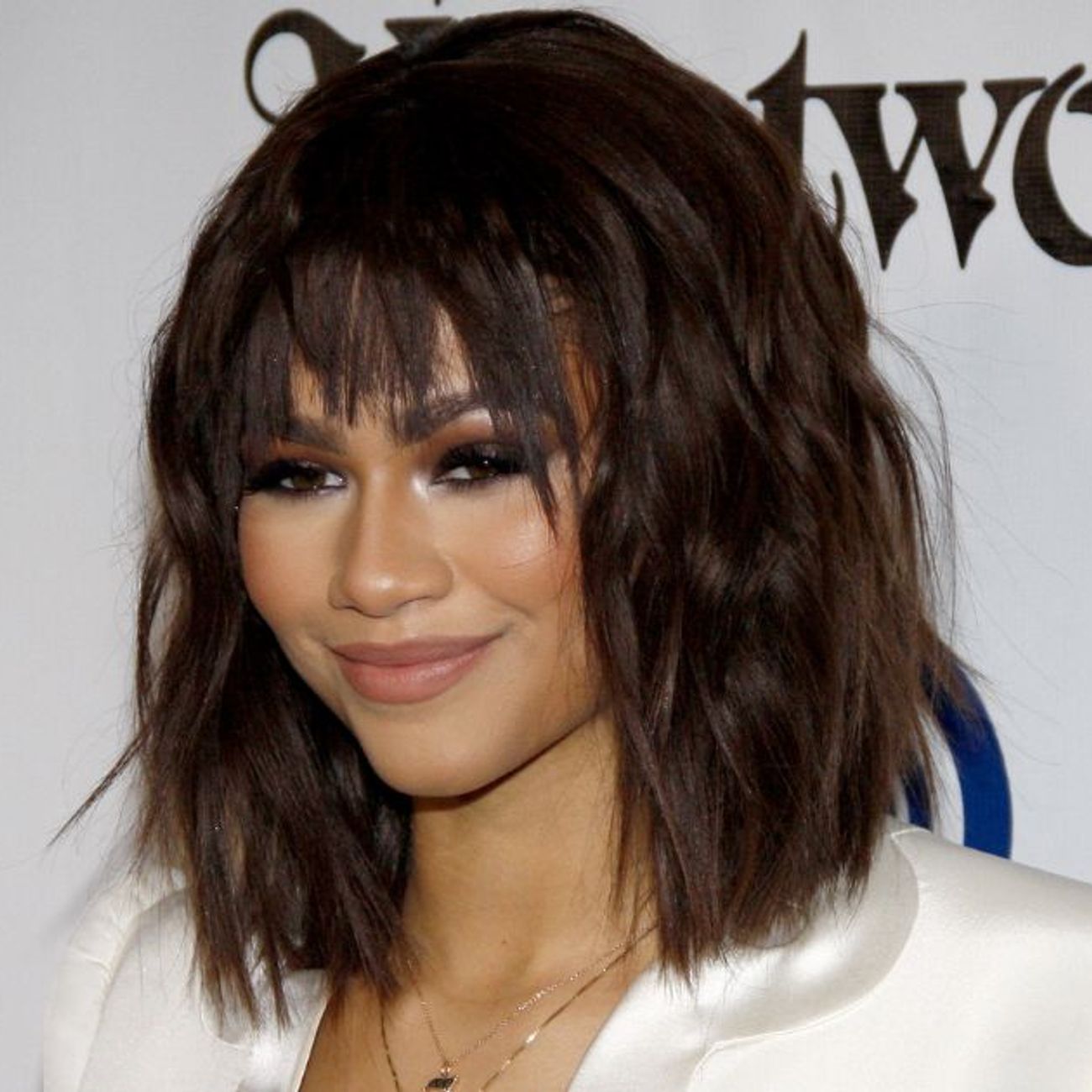 Oubliez la frange rideau classique, la "Bushy Bangs" s'empare des tendances cheveux 2025 (et Zendaya le confirme)