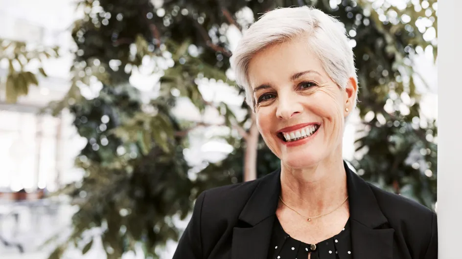 Coiffure cheveux blancs : ces coupes pour cheveux courts sont idéales