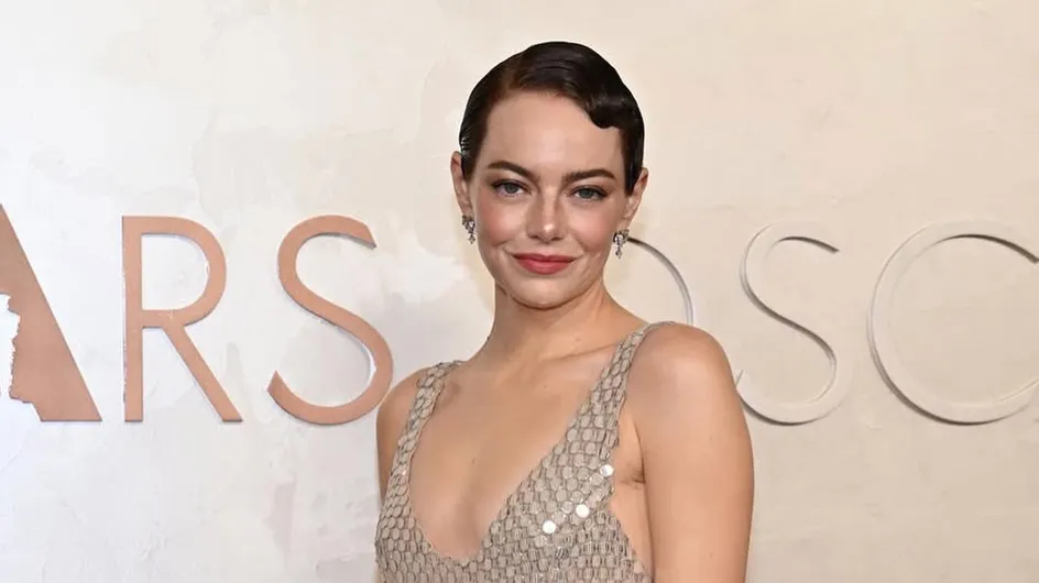 Emma Stone reafirma que el pixie es el corte de 2025: este es su truco para que luzca suave, natural y rejuvenecedor