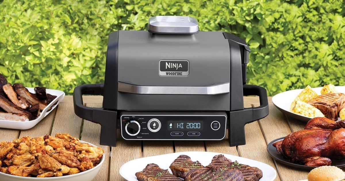 Découvrez une nouvelle façon de cuisiner en extérieur avec ce barbecue électrique 7-en-1 Ninja à un prix canon