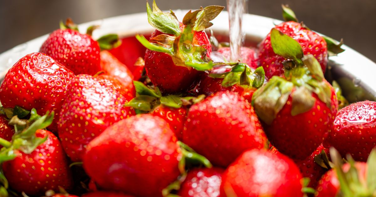 Est-ce une bonne idée de laver les fraises avec du vinaigre avant de les manger ?