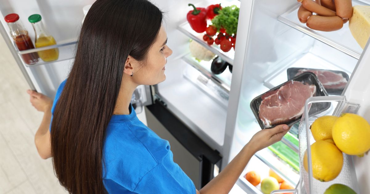 Ne conservez pas ces deux aliments à côté dans le frigo, cela favorise le développement des bactéries