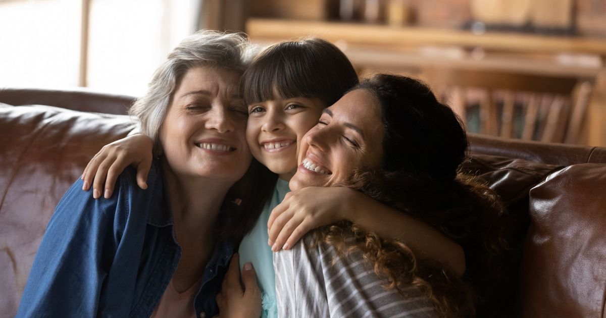 Ces 10 phrases que chaque enfant devrait entendre de ses parents et grands-parents, selon les psychologues