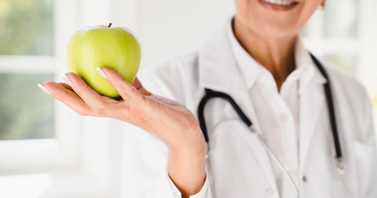 Je suis gastro-entérologue et voici les 4 fruits qui aident à réduire les risques de cancer du colon