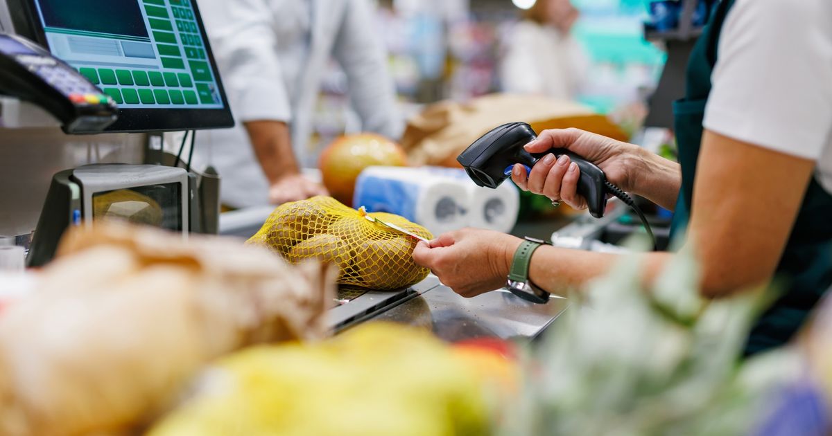 Petits paniers de courses ou gros caddies : voici quelle caisse de supermarché choisir en réalité pour gagner du temps