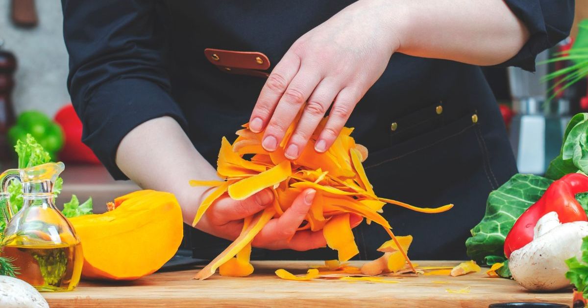 Vous jetez encore les fanes, épluchures et tiges des fruits et légumes ? Vous ratez de sacrées économies !