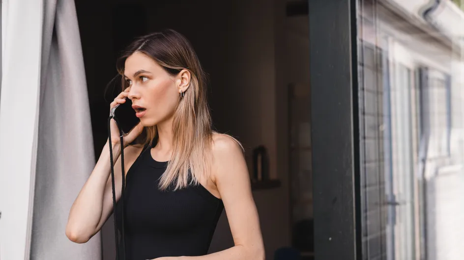 ¿Te mueves sin parar cuando hablas por teléfono? Esto explica cosas interesantes sobre ti, según la psicología