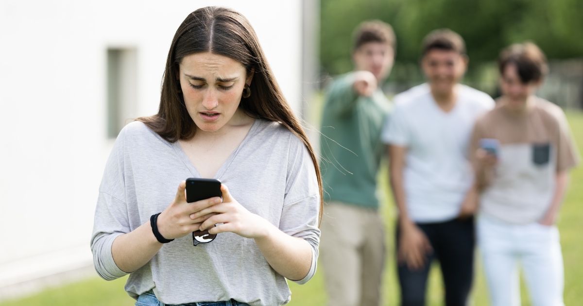 Cette maman découvre la vidéo de "revenge porn" dont sa fille est victime, sa réaction est d'une violence inouïe