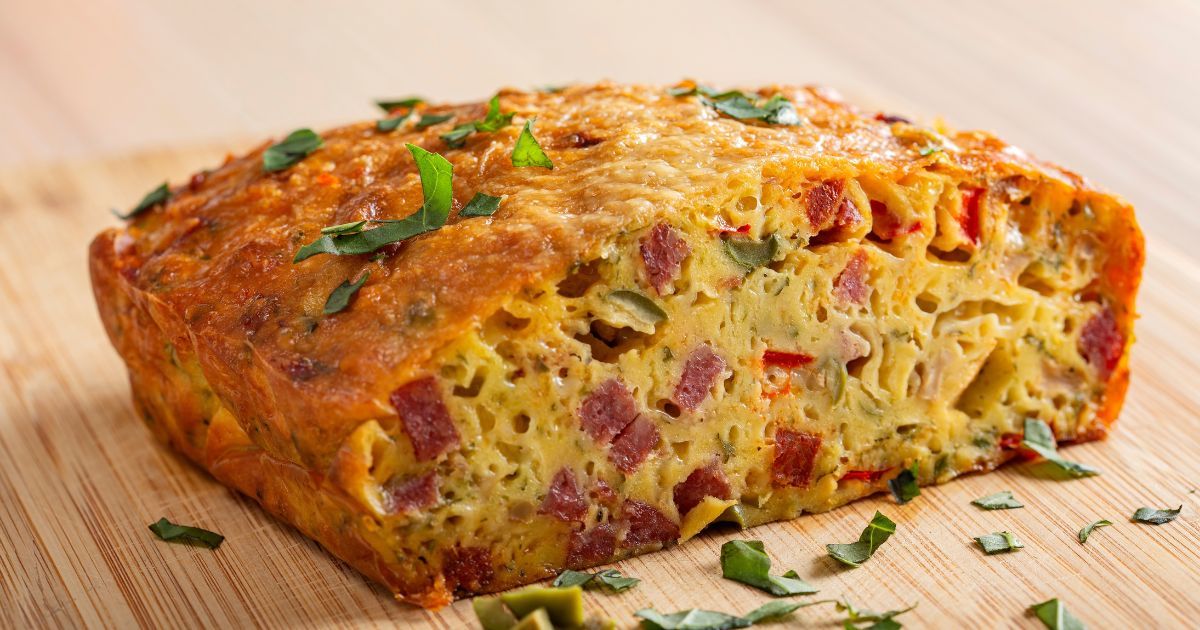 Ce cake salé chèvre et jambon vole la vedette aux biscuits et chips, vous allez le refaire à tous les apéros !