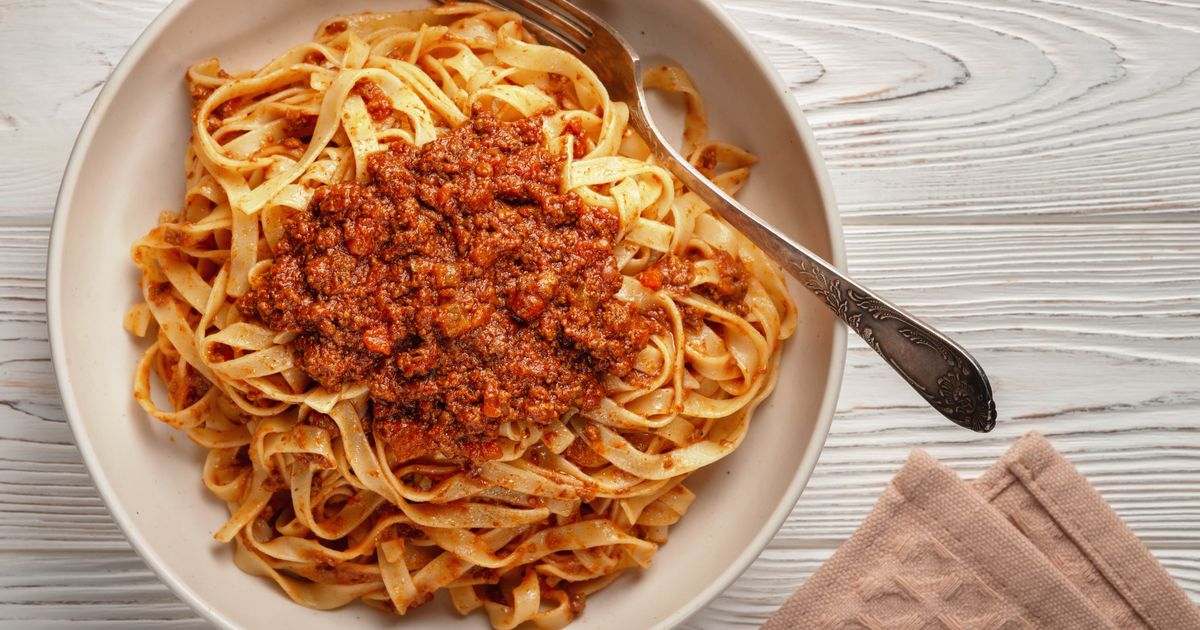 L'ingrédient que vous devriez toujours ajouter à votre bolognaise se trouve forcément dans votre frigo